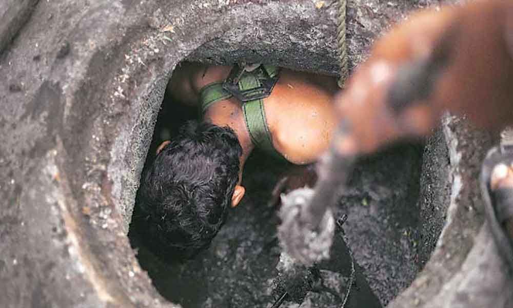 3 fall in septic tank in Mumbai, rescue operation on