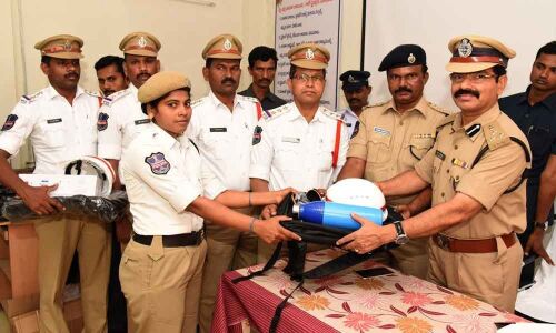 Traffic police get summer gear