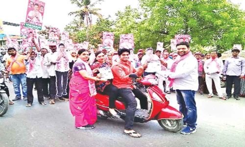 Corporator seeks votes for TRS