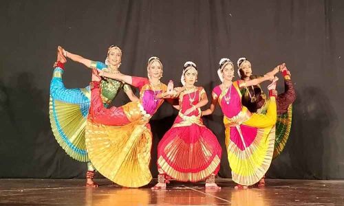 Vrukshah enthralls University Of Hyderabad with traditional dance recital