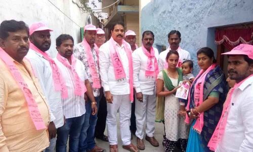 Corporator undertakes door-to-door campaign