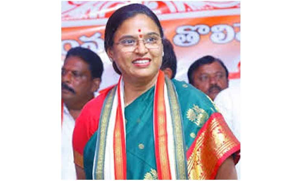 Elect Uttam for development to continue, Padmavathi urges voters