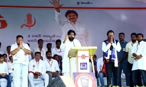 Pawan Kalyan makes scathing attack on Bhumana, Suguna