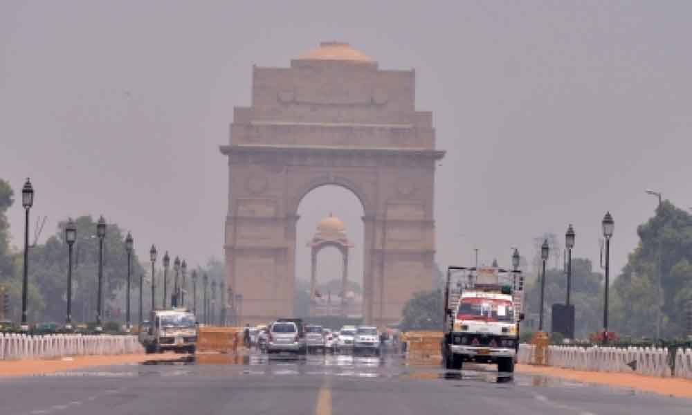 Sunny Friday morning in Delhi, heat wave likely