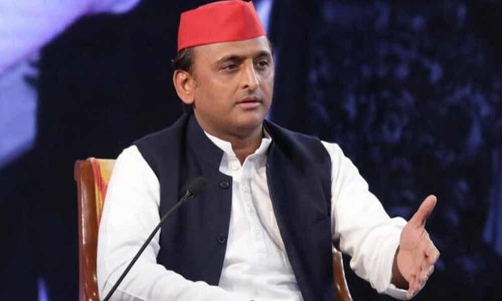 Adityanath does not know anything: Akhilesh