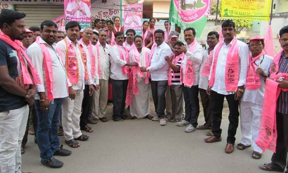 MLA Bethi Subhash Reddy urges people to vote for TRS party