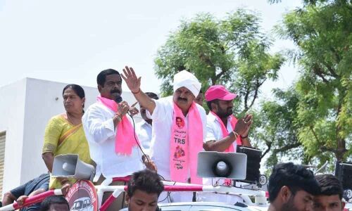 TRS takes up door-to-door campaign in Mahbubnagar