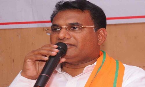 Government wasting money on temporary buildings: Dileep