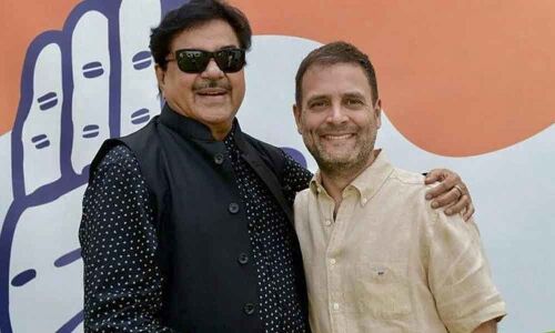 Shatrughan Sinha ends the suspense, joins Congress