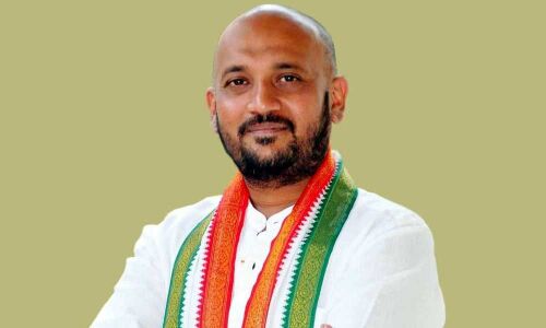 Congress ridicules Owaisi for KCR a true Hindu remark