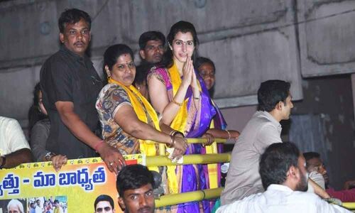 Nara Lokesh shares his wife Nara Brahmani campaigning video, an old woman gives Rs 500 donation to TDP