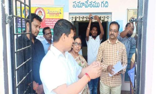 Sakhi polling booth in Manakondur