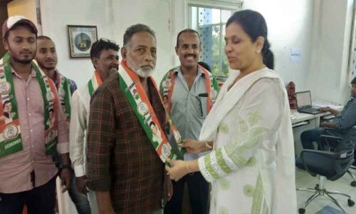 TRS cadre start shifting loyalties to Congress