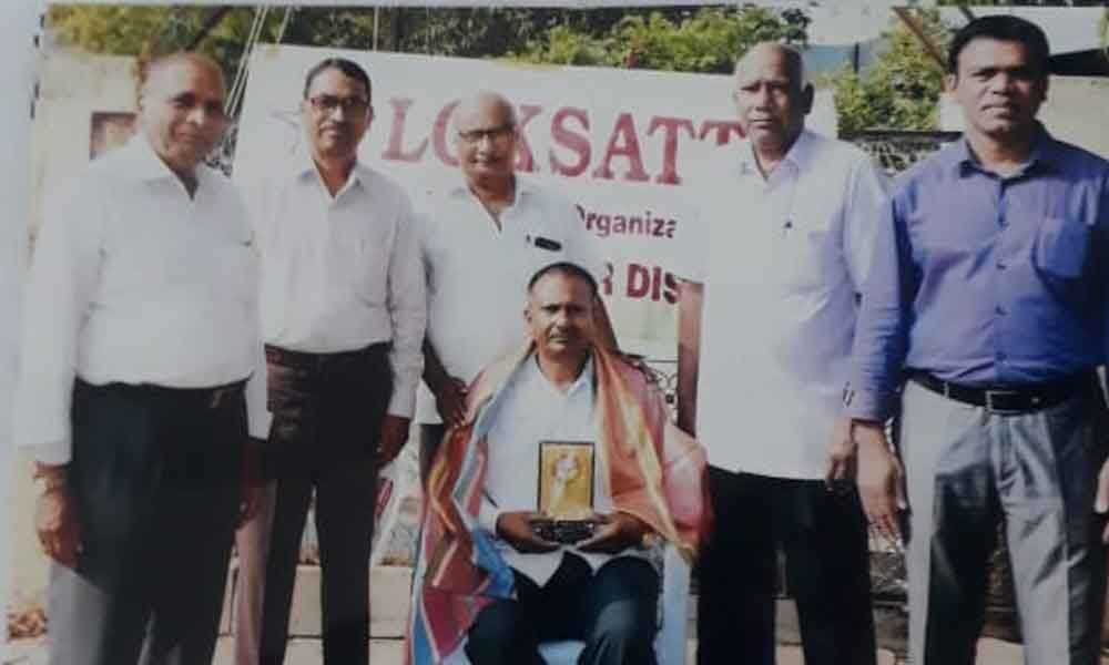 Lok Satta felicitates farmer