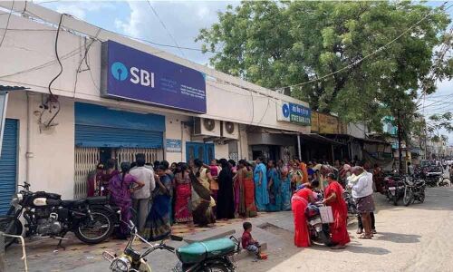 AP government releases the third installment under Pasupu Kumkum scheme, heavy rush at banks