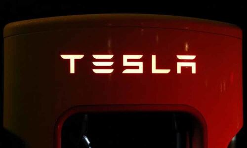 Fiat Chrysler to pay Tesla hundreds of millions of euros to pool fleet