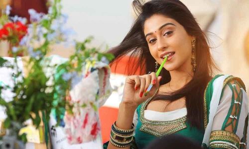 Regina uploads single status