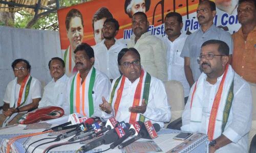 Congress slams Modi, KCR