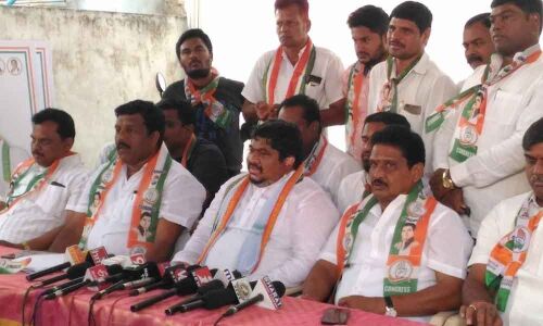 Vinod Kumar trying to fool Karimnagar people: Ponnam