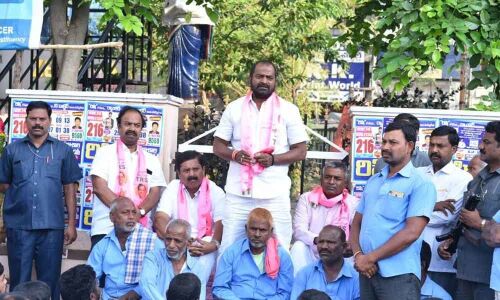 Neck and neck fight seen on last day of campaign