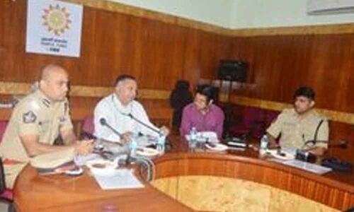 Catch candidates wooing voters with cash, gifts