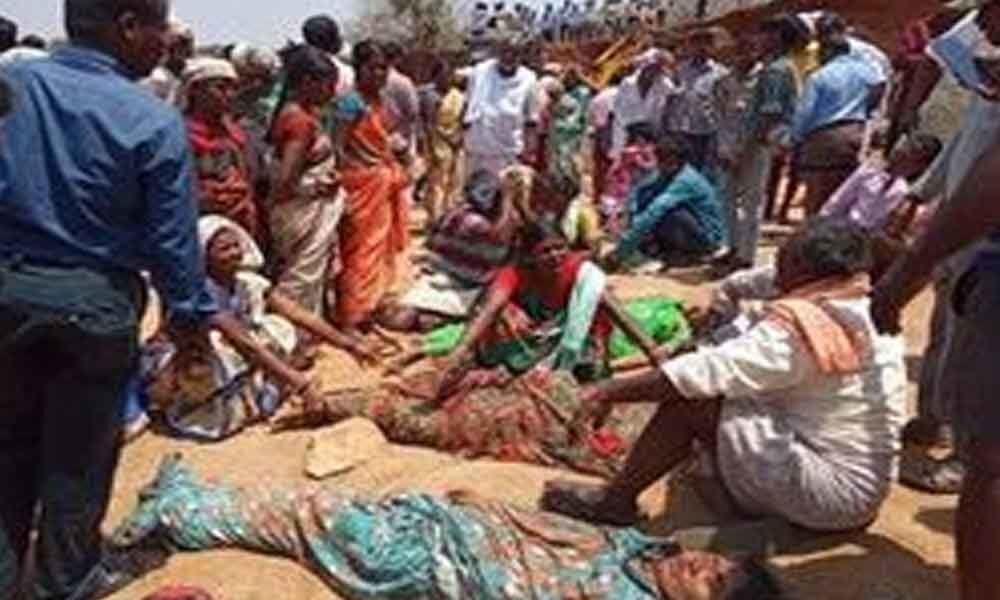 10 Mgnrega workers buried alive