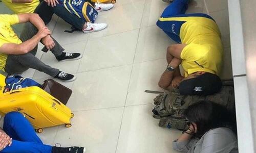 Dhoni sleeps at Chennai Airport