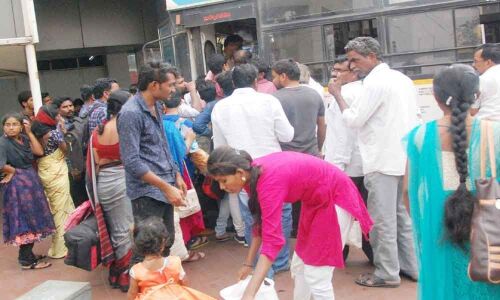 Thousands head to AP for polling