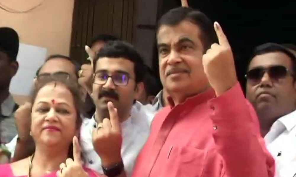 Lok Sabha polls: Gadkari casts vote in Nagpur
