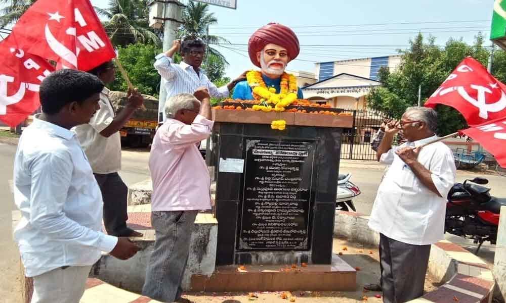 Floral tributes paid to Phule