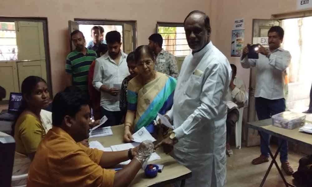 Dr K Lakshman casts vote at Chikkadpally