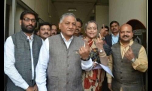 Union Minister Gen V.K. Singh casts his vote