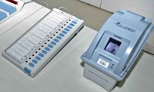 EVMs stuck at Mangalagiri, Gurazala, Prattipadu