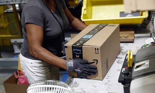 Amazons growing ties to oil industry irks some employees