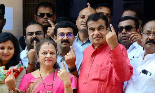 Union minister Nitin Gadkari casts his vote in Nagpur