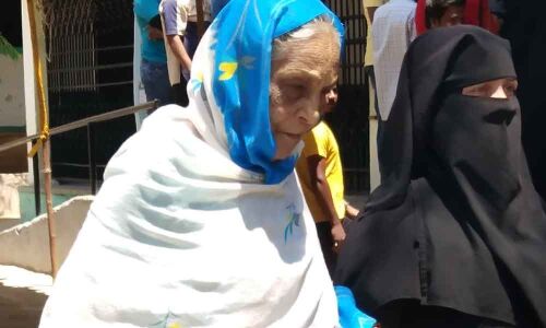 People dare scorching heat to cast their vote