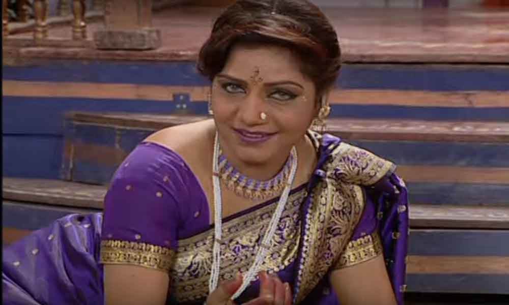 Lavani queen going to perform in the city