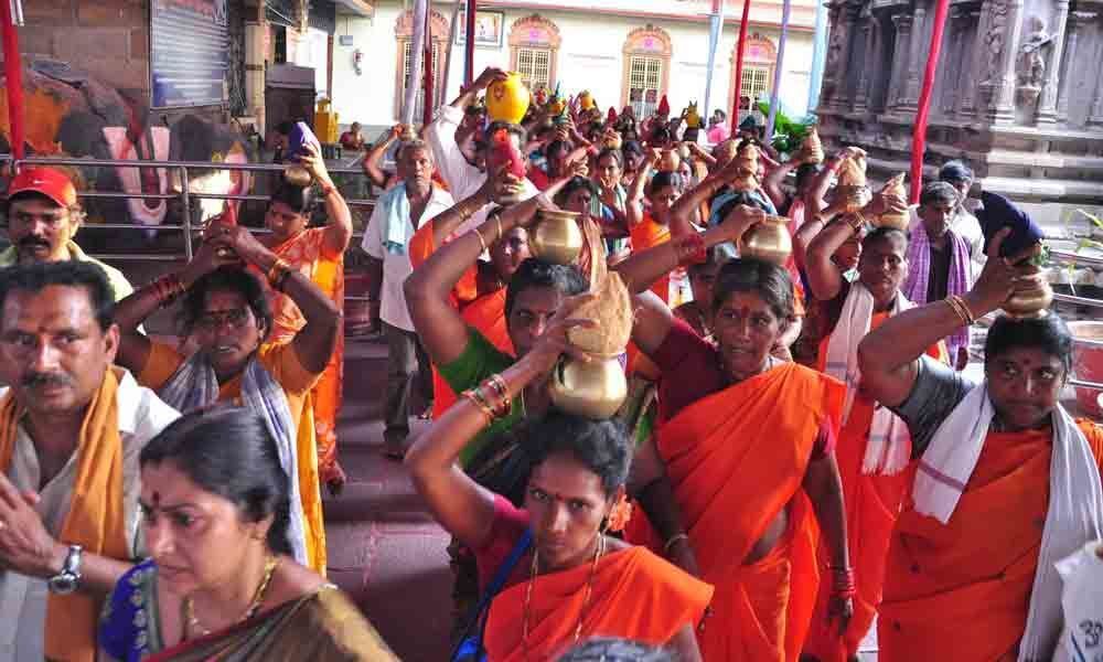 Goti Talambralu presented to Lord Rama