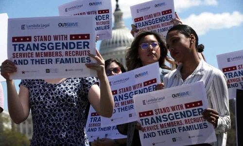 Trumps controversial transgender troop ban takes effect