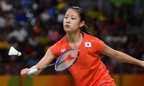 Sindhu digs deep to seal semis spot