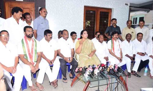 Khammam stayed away from cash politics: Renuka