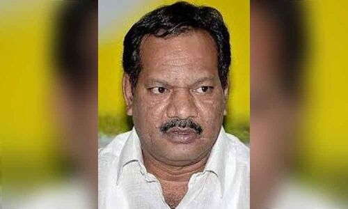 Ananda Babu, Alapati stage stir at DSP office