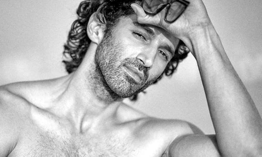 Aditya Roy Kapur shares a shirtless picture to set internet on fire