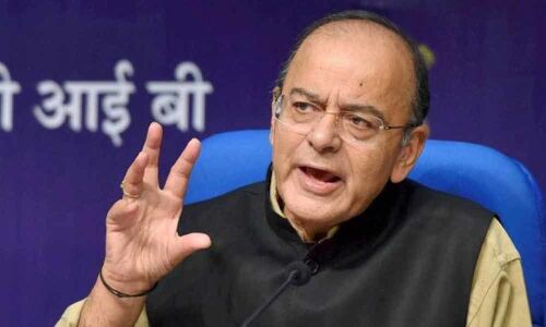 Jaitley hits back at Rahul on educational qualification