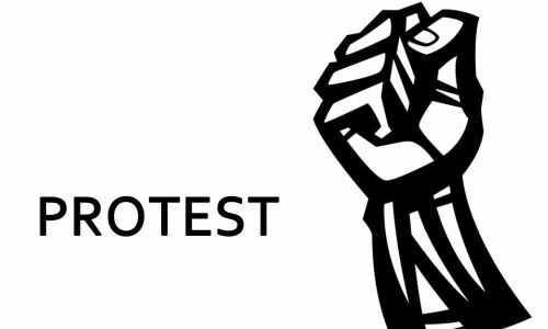 Dairy farmers block road