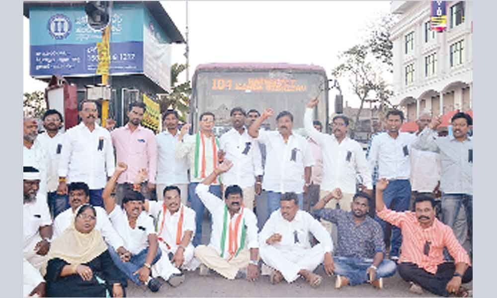 Vandalisation of Ambedkar statue : Cong faults TRS government