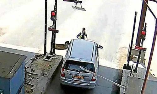 2 arrested in Gurgaon toll plaza incident