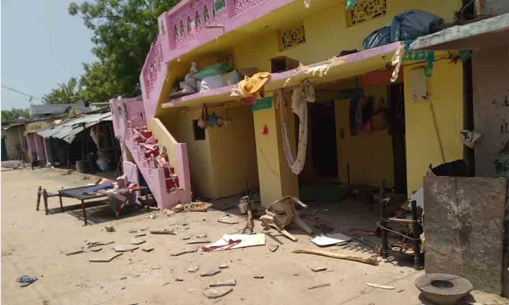 40 houses ransacked, 2 hurt as TRS, Congress workers clash in Nayakuni Thanda