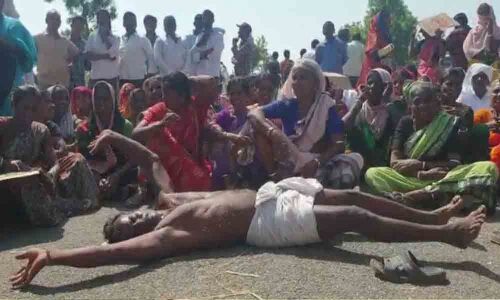 As Chegunta goes dry, villagers block highway seeking Kalwakurthy Lift Irrigation waters