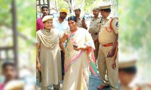 Lakshmi Parvathi meets DGP, seeks action against 2 TV channels